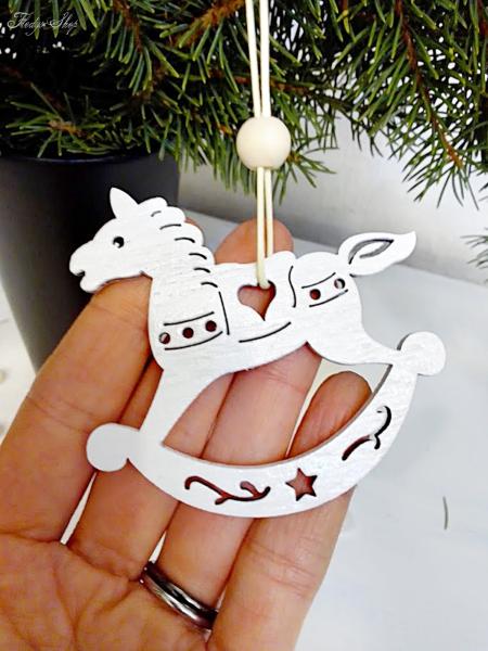 weißer Vintage Holz Baumschmuck